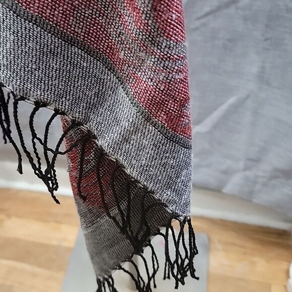 Urban NOMAD NWT Wrap Scarf Fall Winter Gypsie Boho Afghan Gray Red - Picture 4 of 5